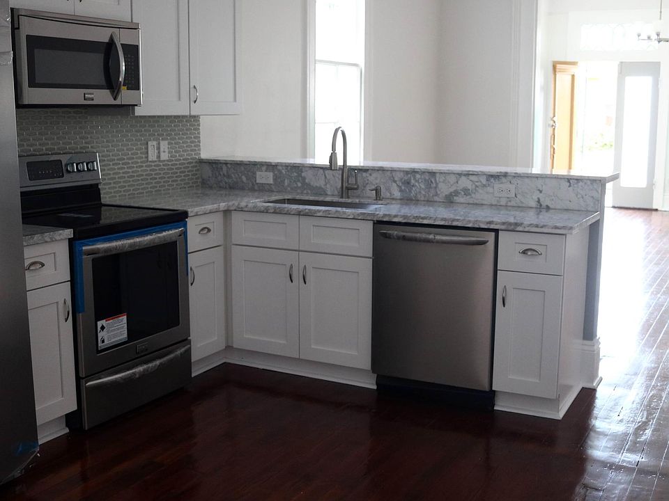 1st image of 2424 Laharpe St