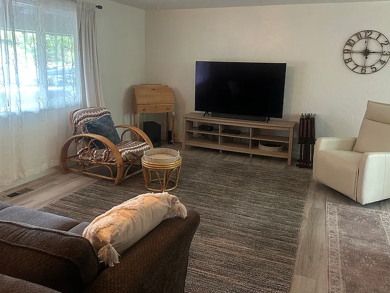 520 G St — Photo 3