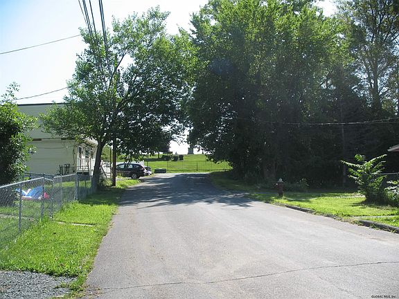 4th image of 124 Mann Ave #A