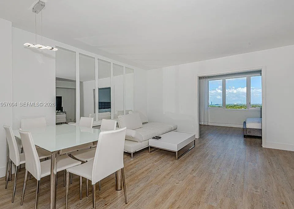 2301 Collins Ave #1528