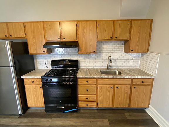 Kitchen w/ granite countertops and tiled backsplash