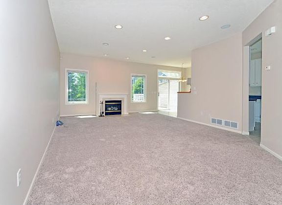3rd image of 15781 Fostoria Dr