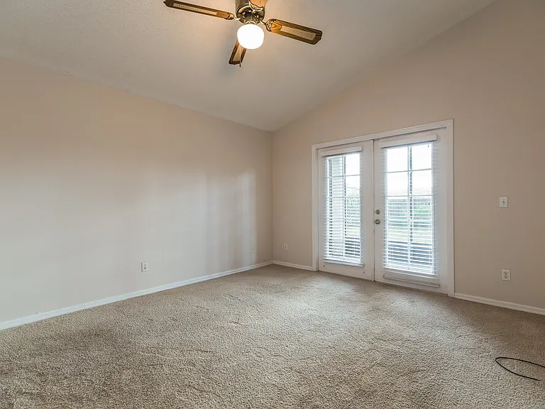 502 Valencia Place Cir — Photo 9