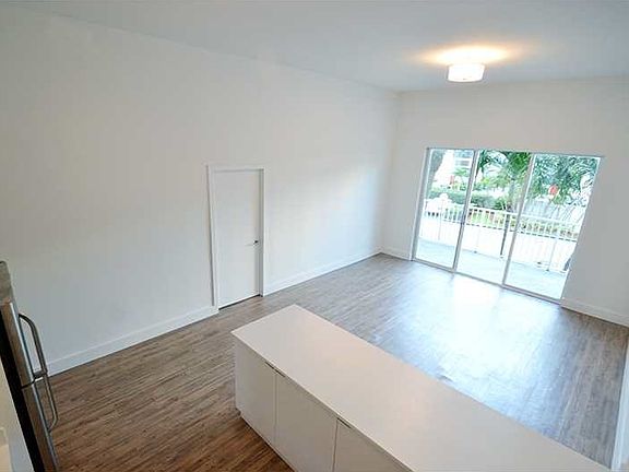 4th image of 2851 NE 183rd St APT 201E
