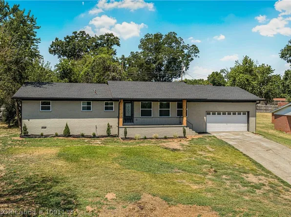 1205 N 11th St, Van Buren, AR 72956