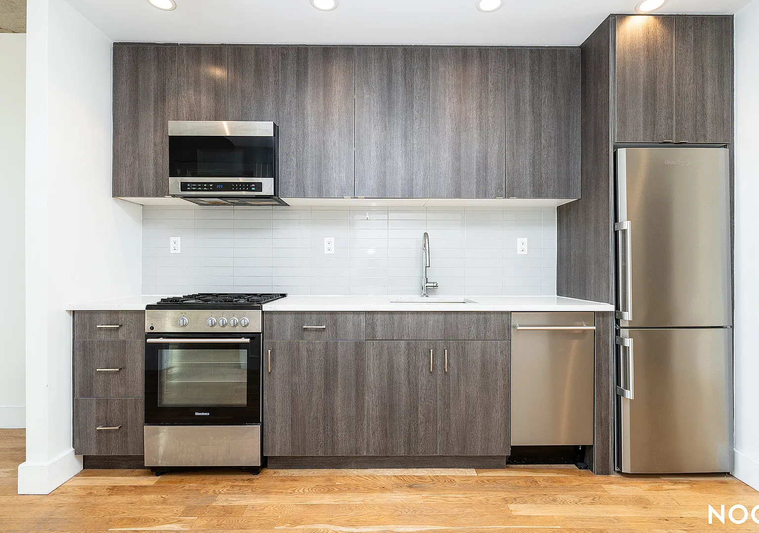 824 East New York Avenue — Photo 2