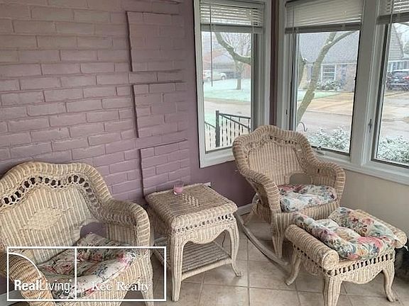 2nd image of 22640 Manor St