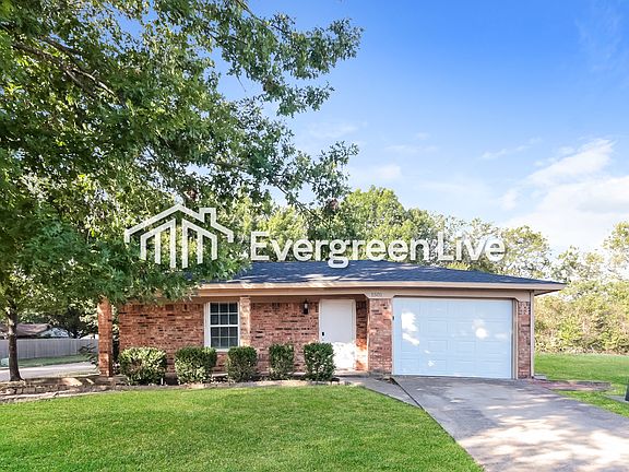 2nd image of 1501 Shady Ln