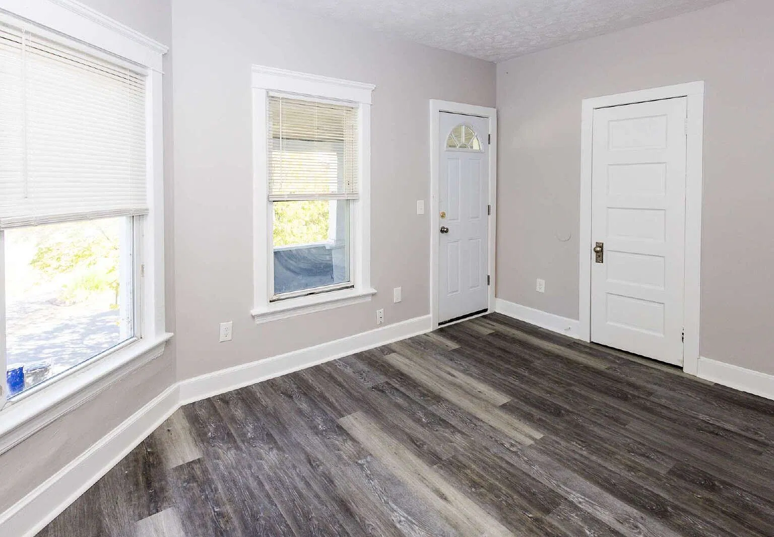 2 bed, 1.0 bath, $1,095 — Photo 3