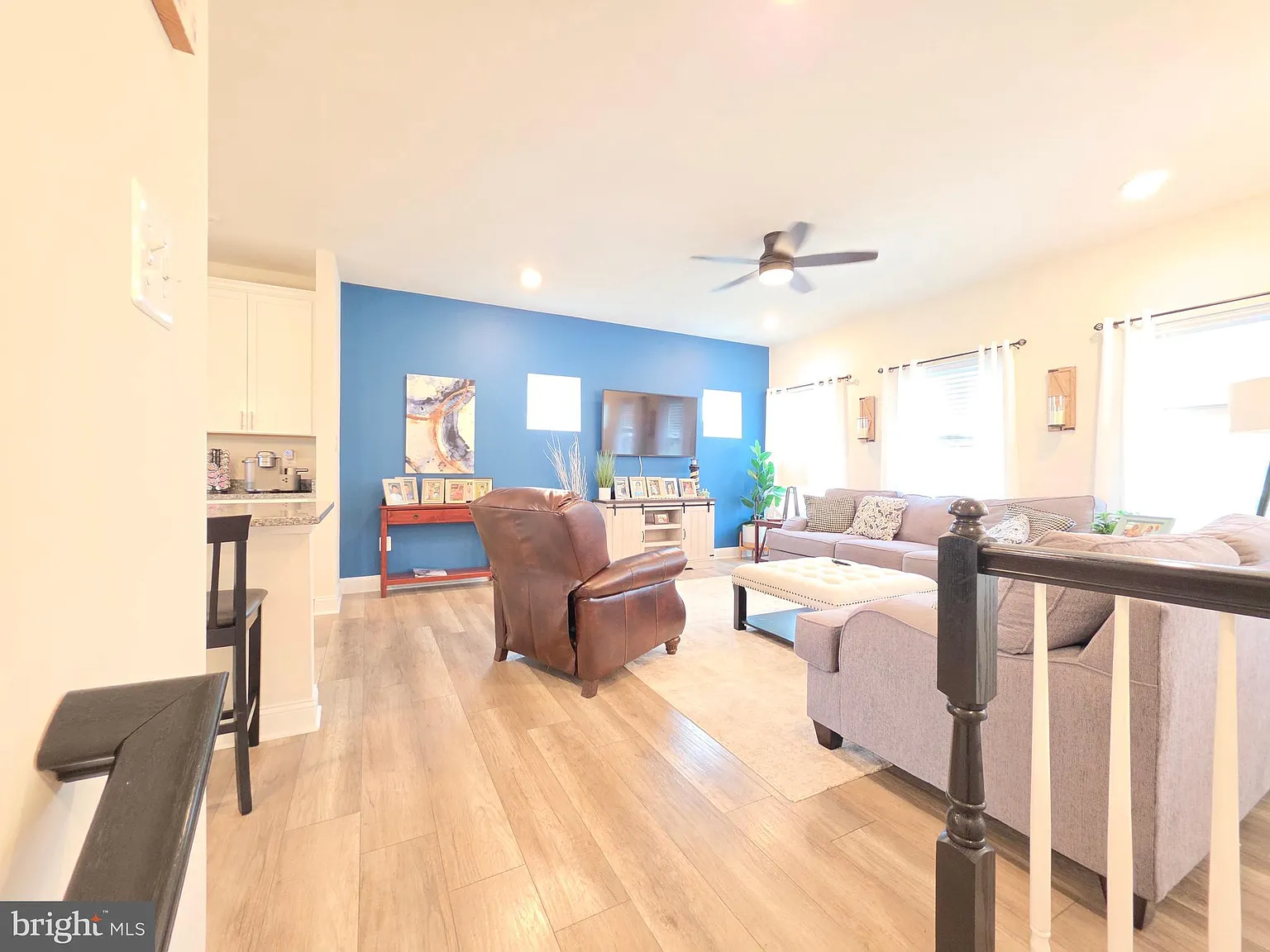 3 bed, 3.5 bath, 2400 sqft, $2,500 — Photo 3