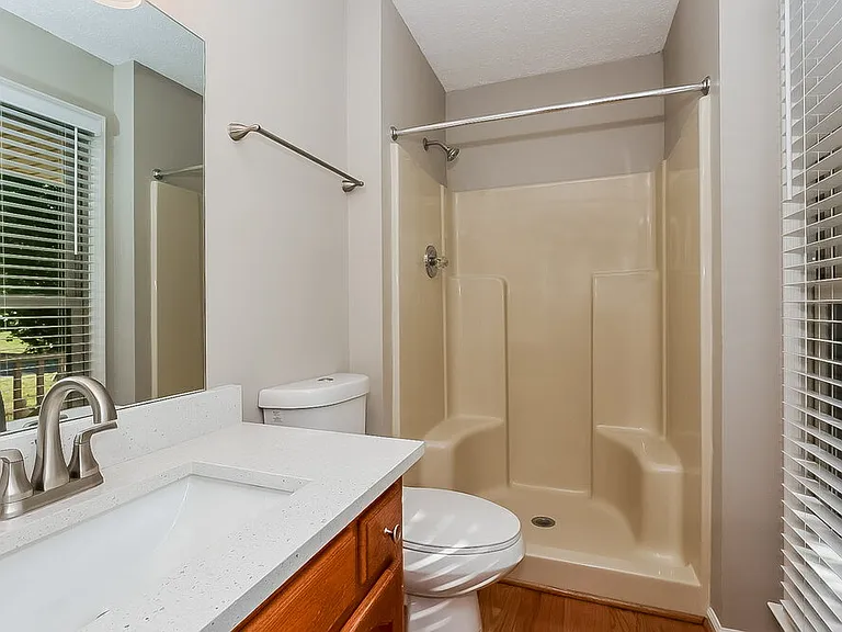 225 Richmond Dr — Photo 10