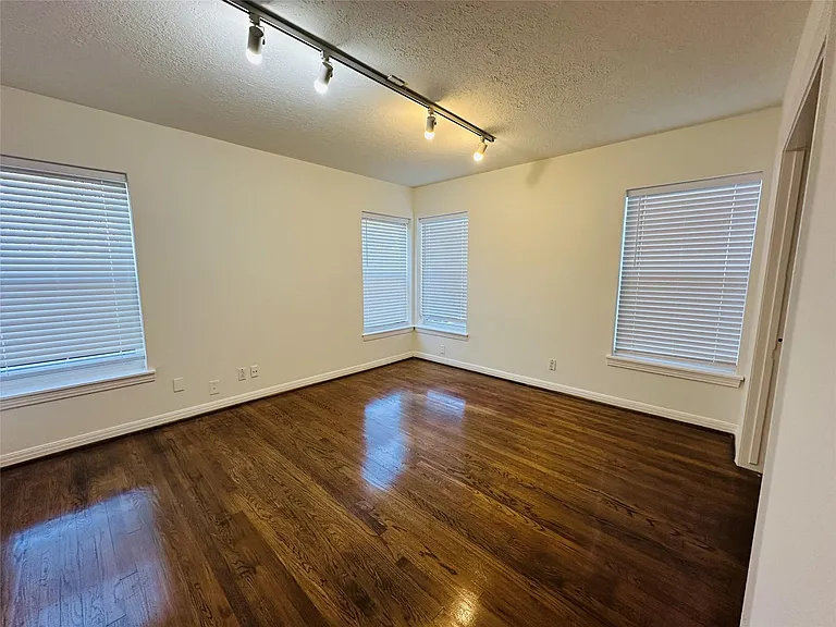 2309 Sheridan St — Photo 13