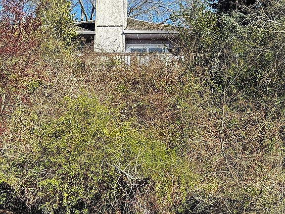 3rd image of 4546 47th Avenue SW
