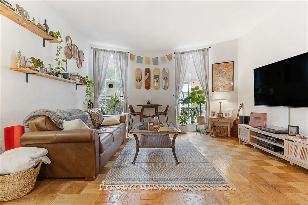 1 bed, 1.0 bath, 619 sqft, $3,350 — Photo 3
