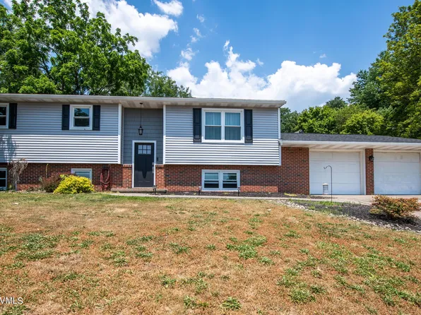 4 Meadowbrook Dr, Selinsgrove, PA 17870