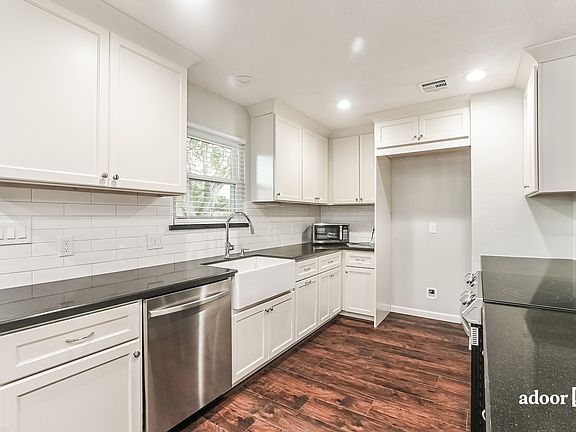 3rd image of 212 Greenshire Dr