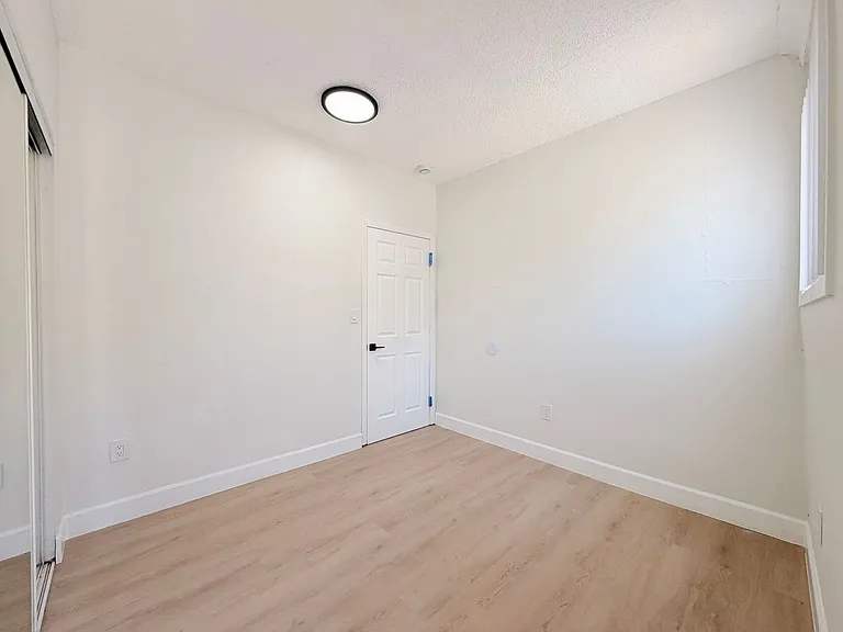 4705 Willowbrook Ave — Photo 10