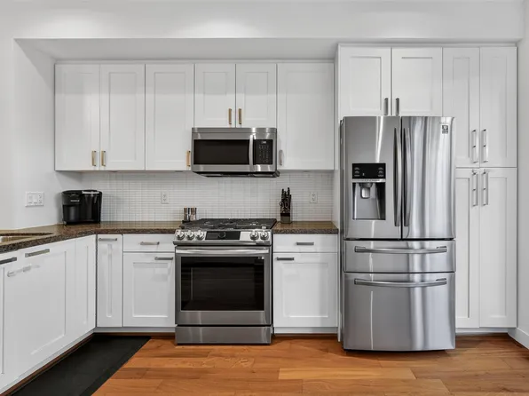 2501 161a St #108, Surrey, BC V3Z 7Y6