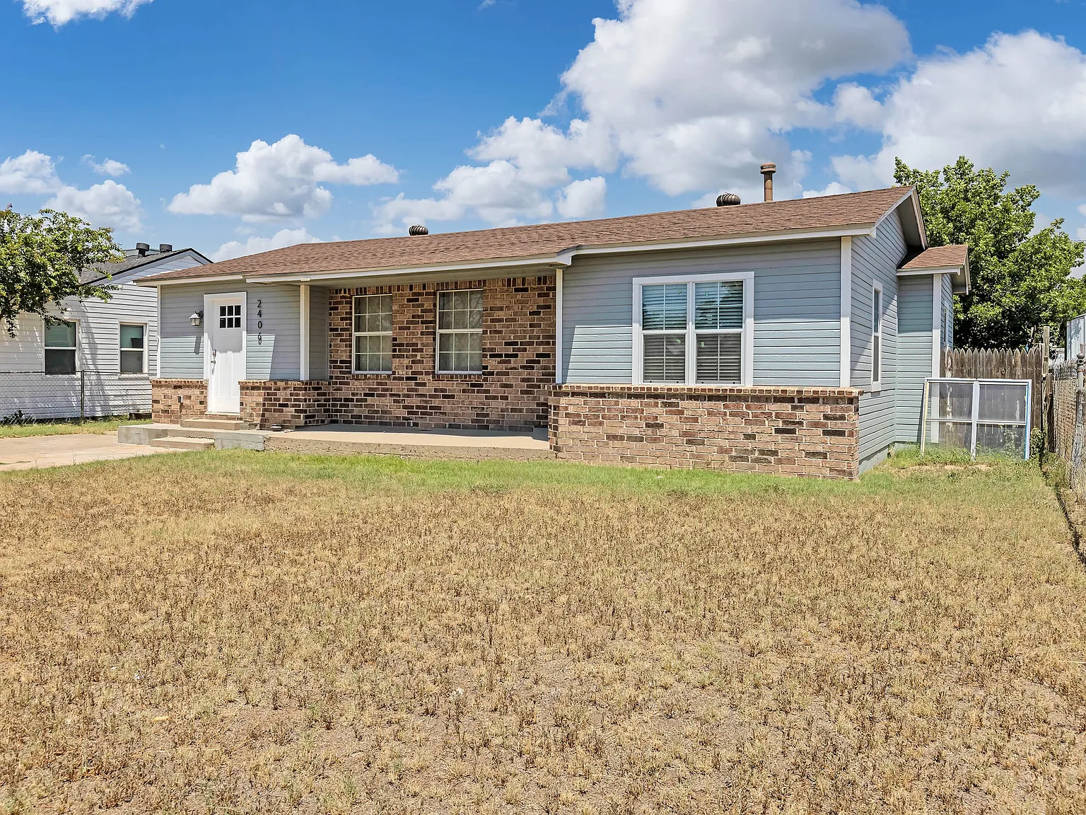 2 bed, 1100 sqft, $1,600 — Photo 3