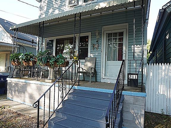 3rd image of 211 East St
