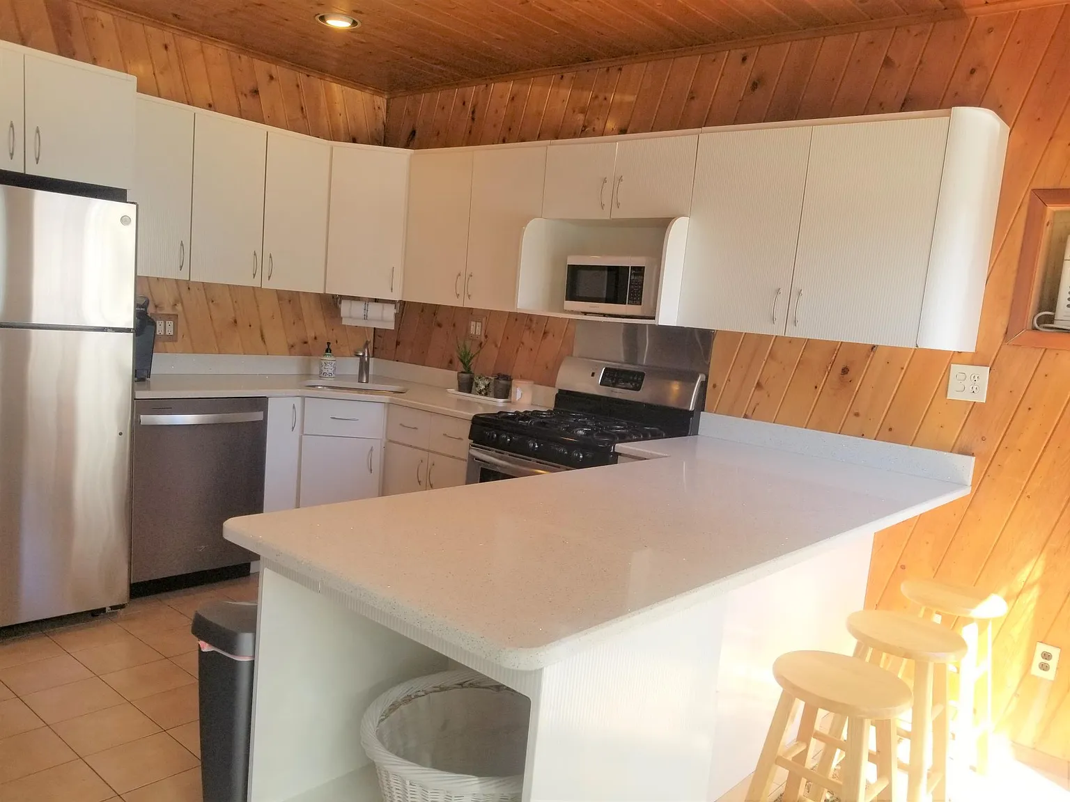 106 Monroe Blvd — Photo 3