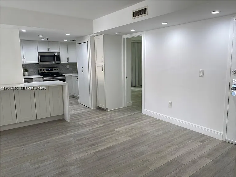 911 E Ponce De Leon Blvd #301 — Photo 2
