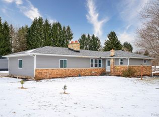 5217 Bull Run Rd, Gregory, MI 48137