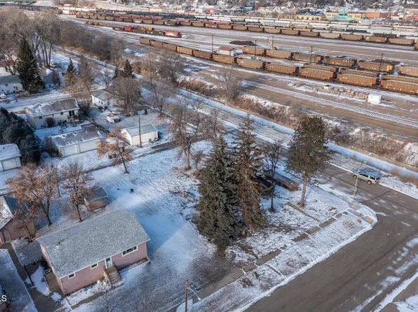 201 3rd Ave SW, Mandan, ND 58554