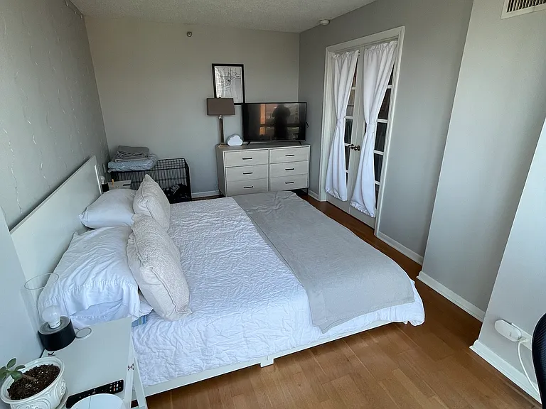 1122 N Clark St #1404 — Photo 14
