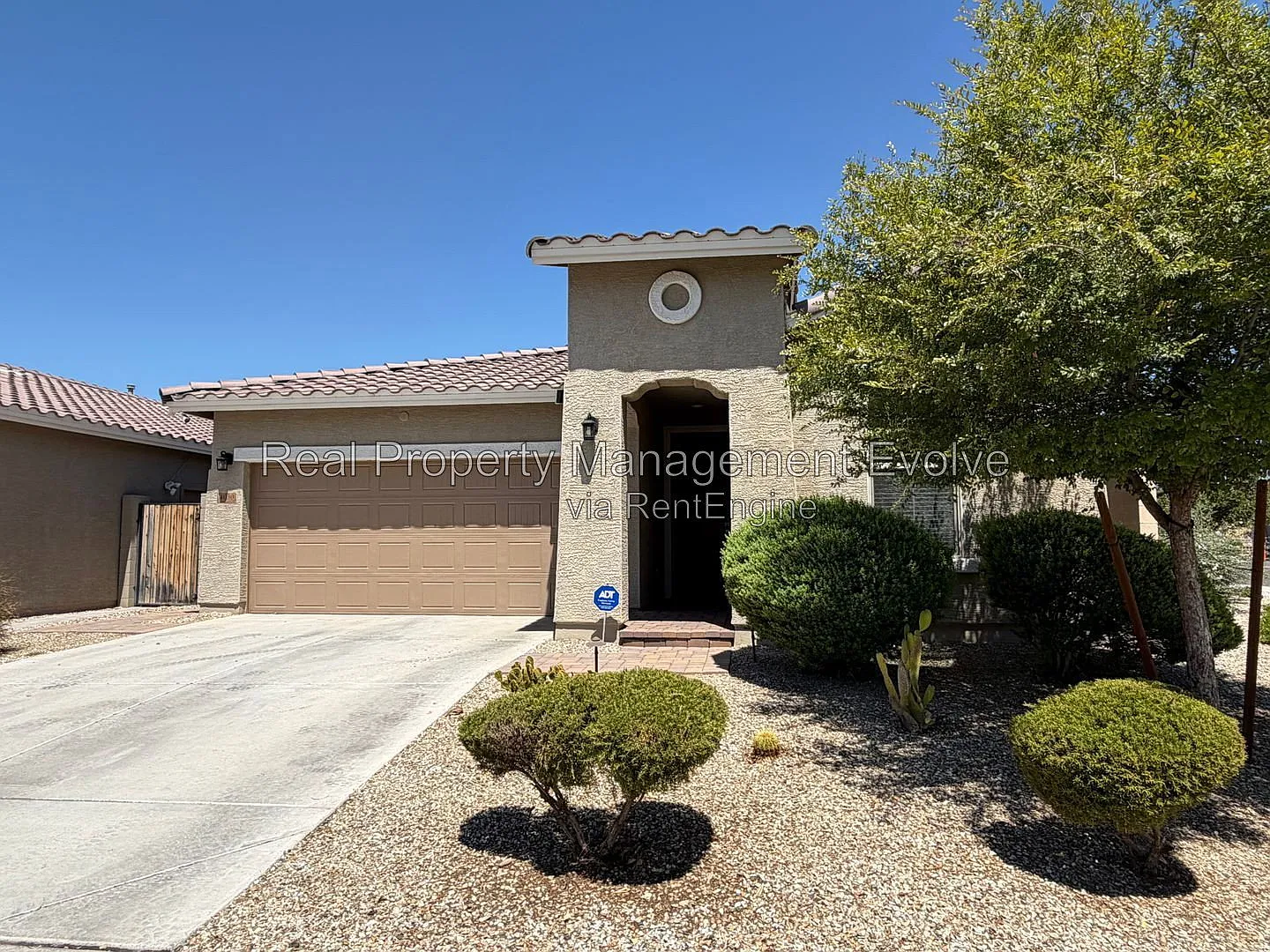3 bed, 2.0 bath, 1679 sqft, $2,350 — Photo 3