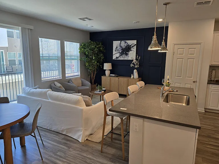 354 Fitzpatrick Rd #103 — Photo 4
