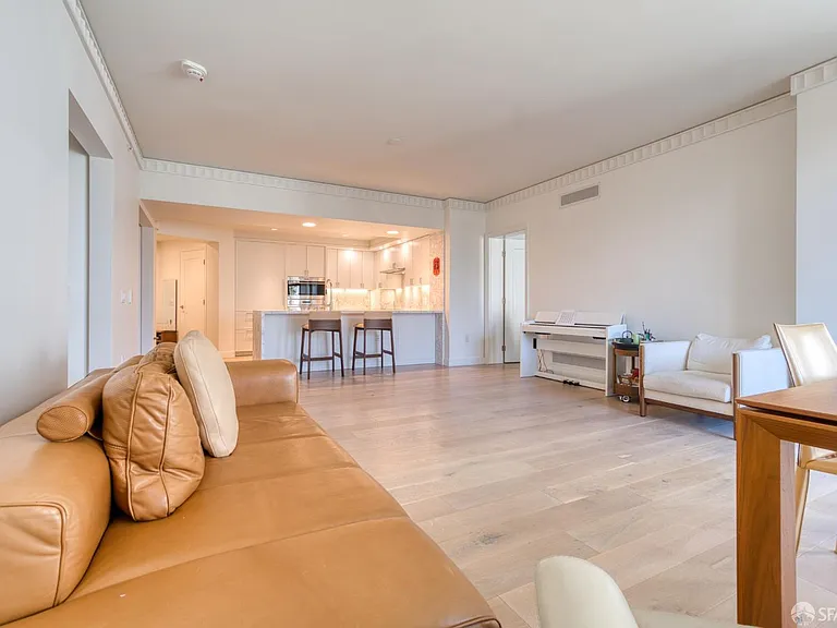 875 California St #403 — Photo 35