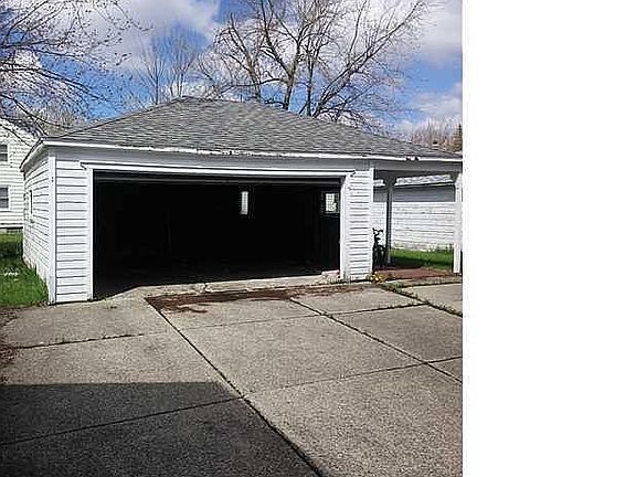 3rd image of 240 Callodine Ave