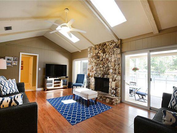 4th image of 210 W Sweetwater Creek Dr