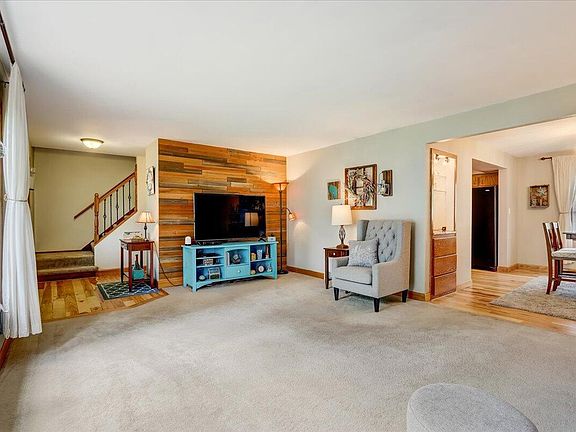 4th image of 450 E Darlene Ln