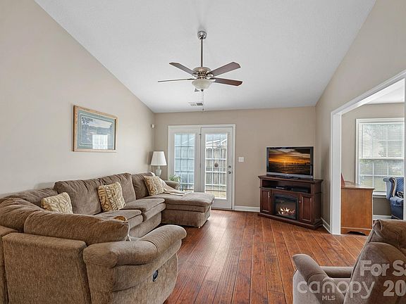 5th image of 2933 Trimble Cir NW