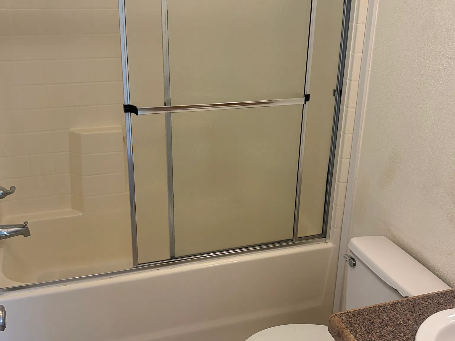 3 bed, 1056 sqft, $1,800 — Photo 4