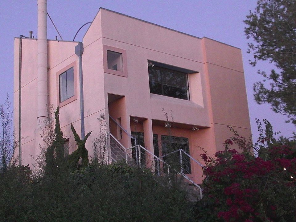 View of 2nd & 3rd Stories