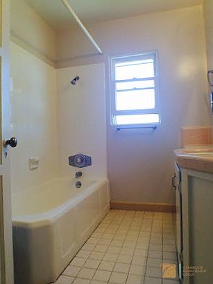 4th image of 3422-24 Albert St #3422