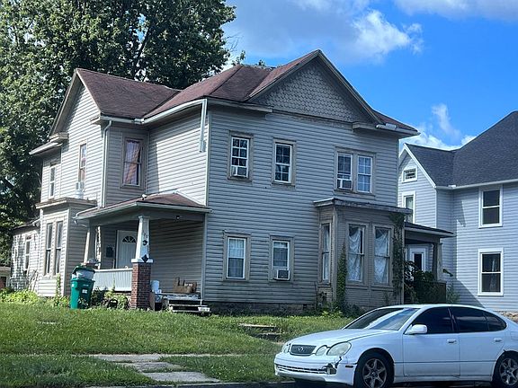 3rd image of 133-135 E Grand Ave