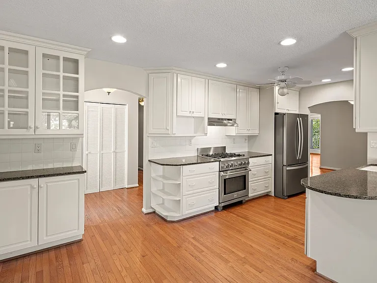 119 W Chippendale Dr — Photo 15