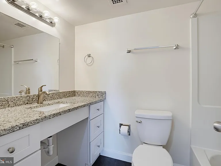 205 Yoakum Pkwy #1002 — Photo 17