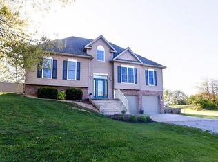 2 Lindenwood Dr, Litchfield, IL 62056