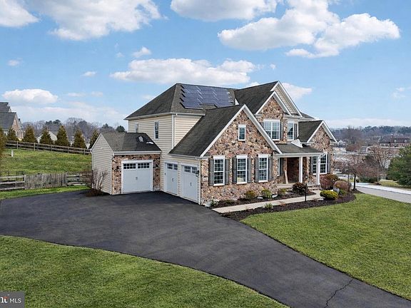 3rd image of 420 Irish Rebel Rd