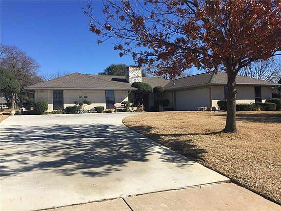 3rd image of 1312 Clubhouse Dr