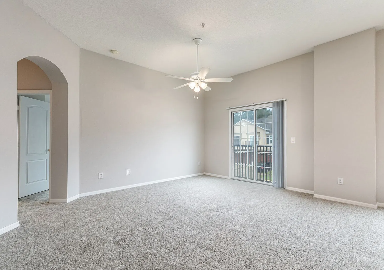 2/2 with 1 car garage — Photo 4