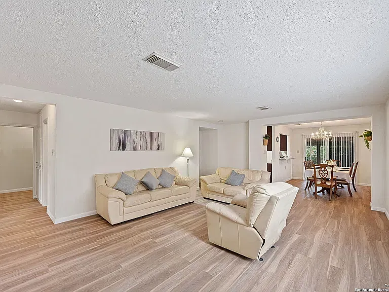 4 bed, 1332 sqft, $800 — Photo 3