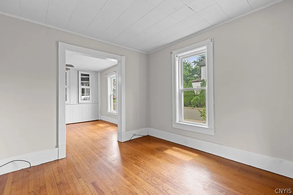 3 bed, 1.0 bath, 3056 sqft, $1,500 — Photo 4