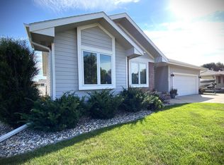 813 James Pl, Yankton, SD 57078