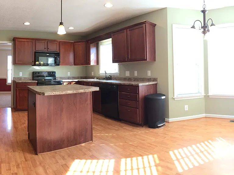 104 Runnymeade Dr — Photo 10